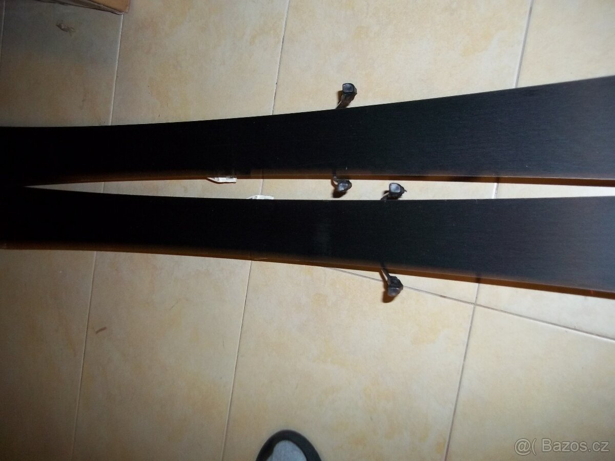 Juniorské carvingové lyže Atomic 120 cm - 2