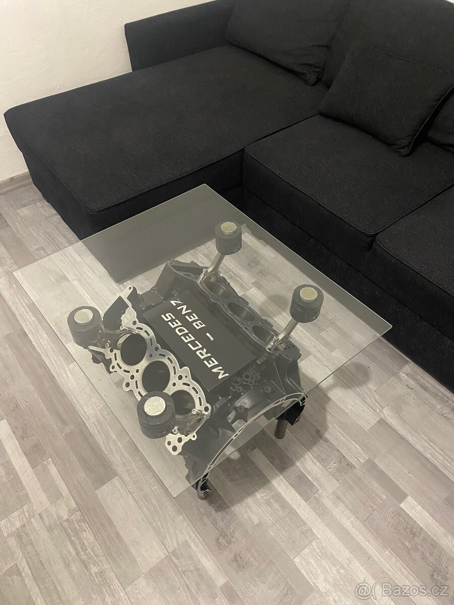 Stůl z bloku motoru Mercedes-Benz V6 - 2