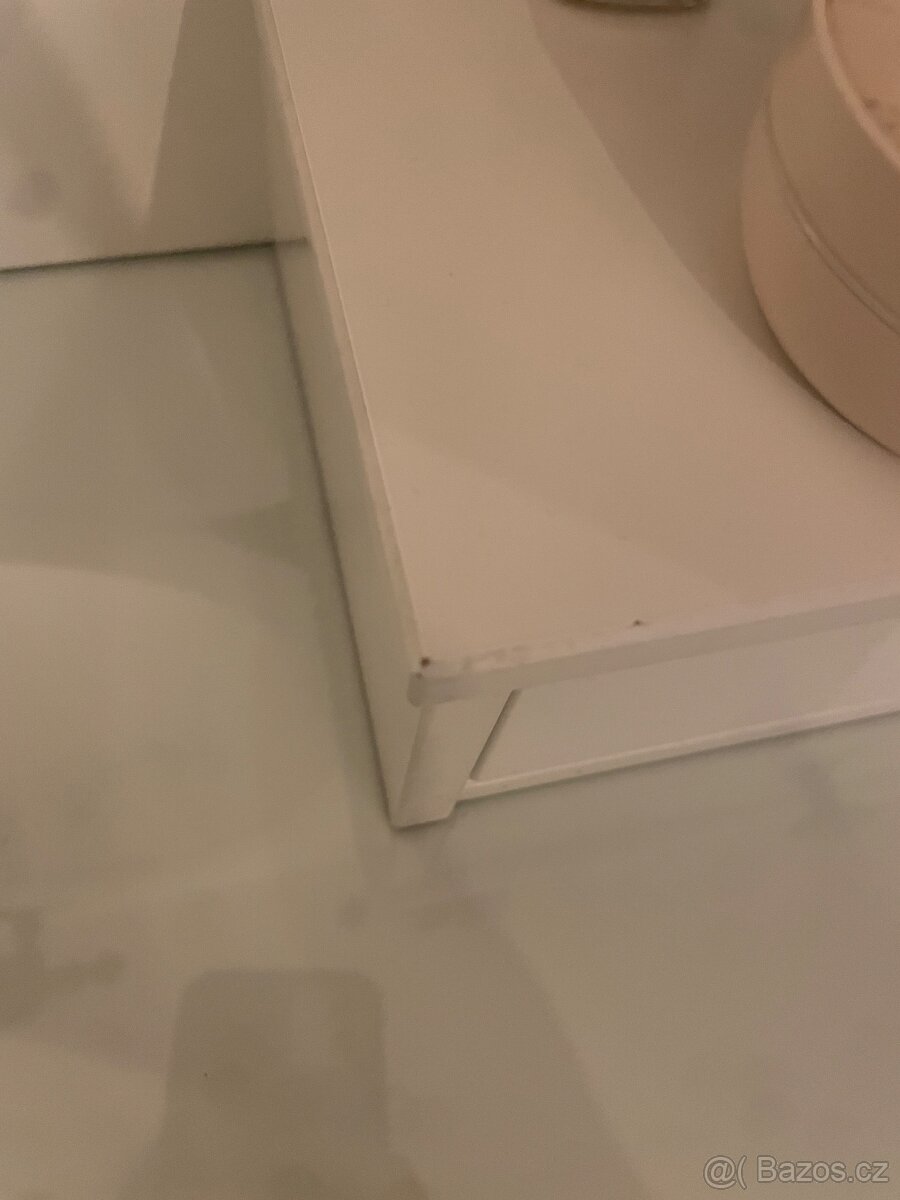 Kosmetický stolek - 2