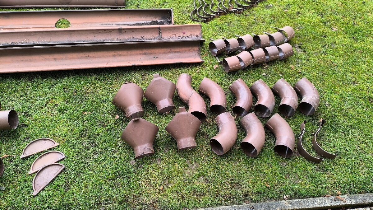 Žlaby, svody, kolena, háky - Lindab - 2