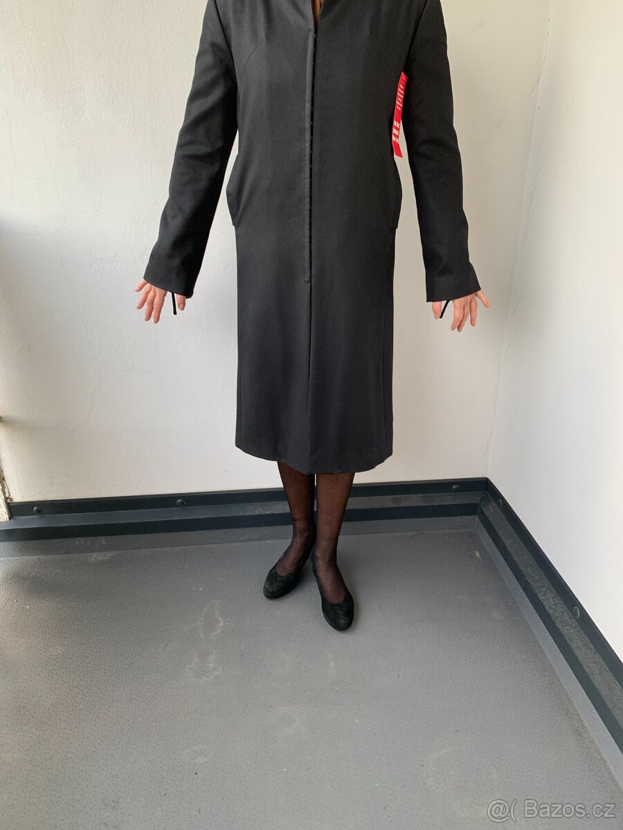 luxusní kvalitní černý kabát - vel. M - nový - 2
