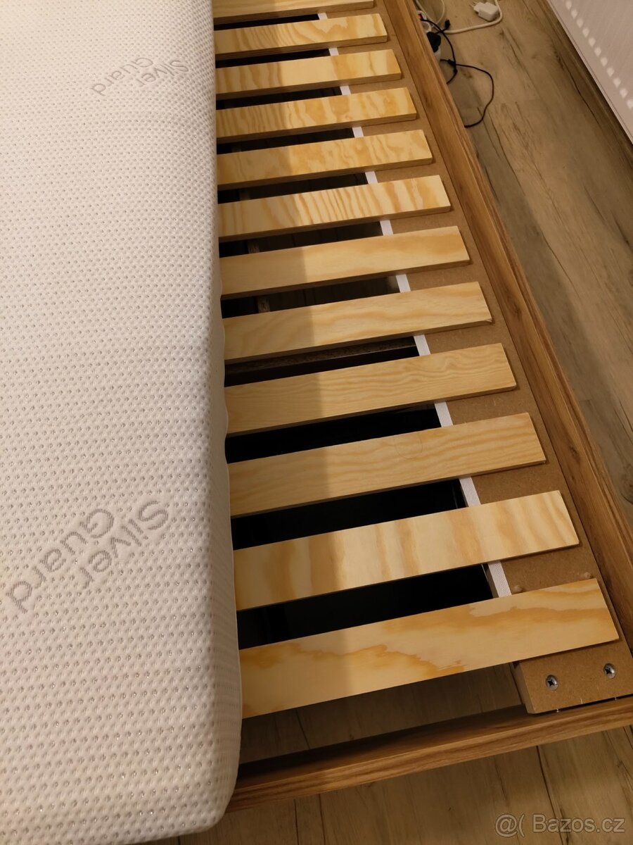 Zánovní postel a matrace 140x200 - 2