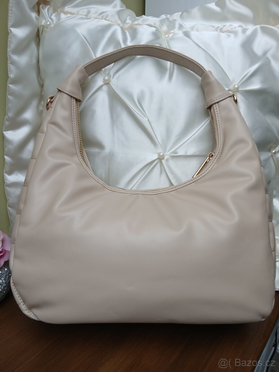 Dámská kabelka. Půjčení. - 2