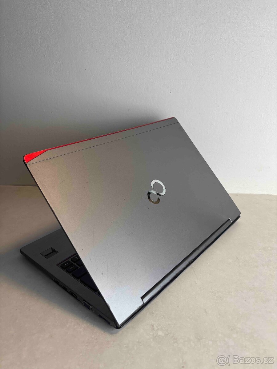 Fujitsu Lifebook U745, dotykový displej - 2