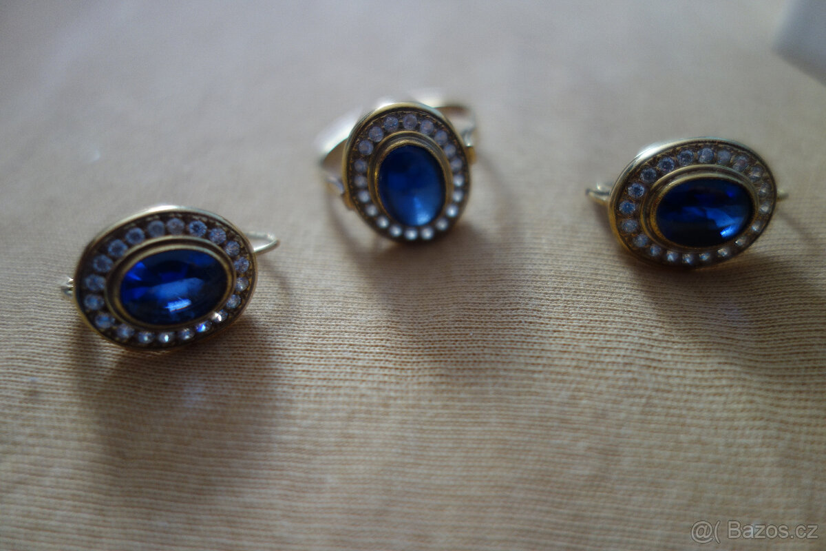 zlatá souprava se safíry prsten a naušnice - 2