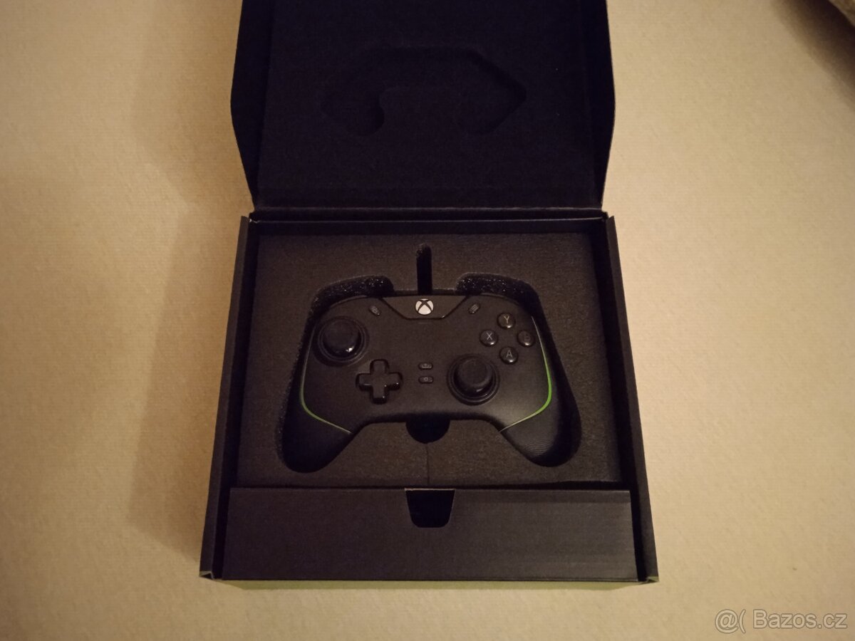 Razer Wolverine V2 - 2