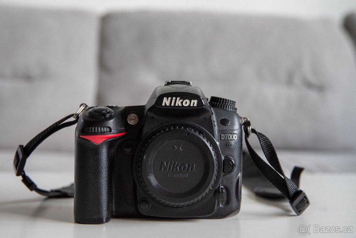 Nikon D7000 – s gripem a příslušenstvím - 2
