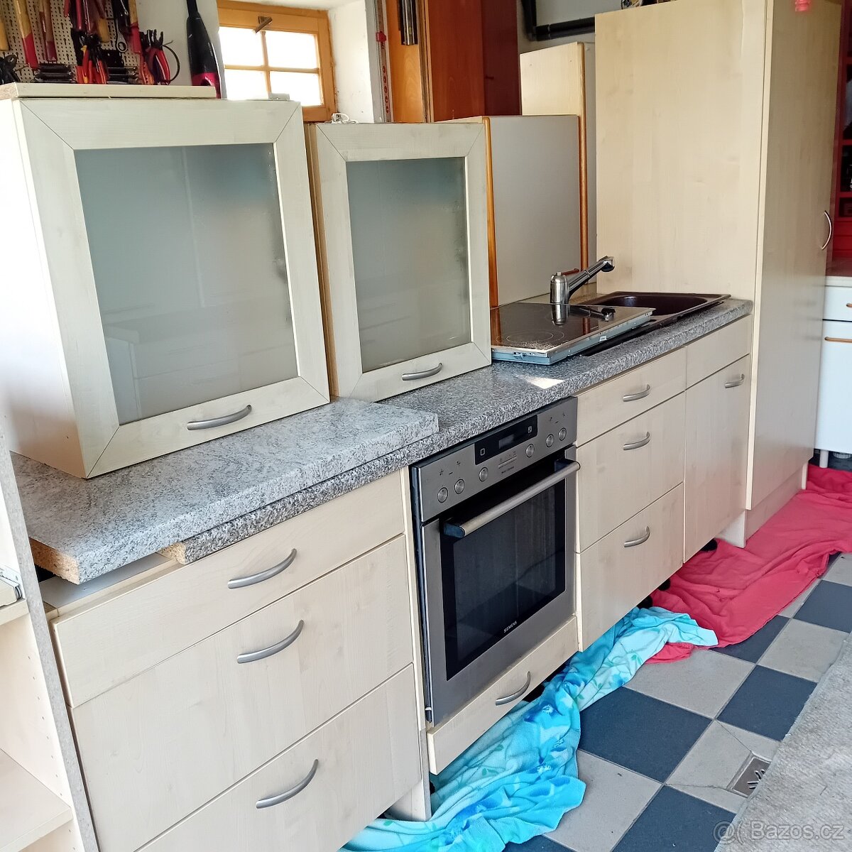 Kuchyňská linka +El.sporak - 2