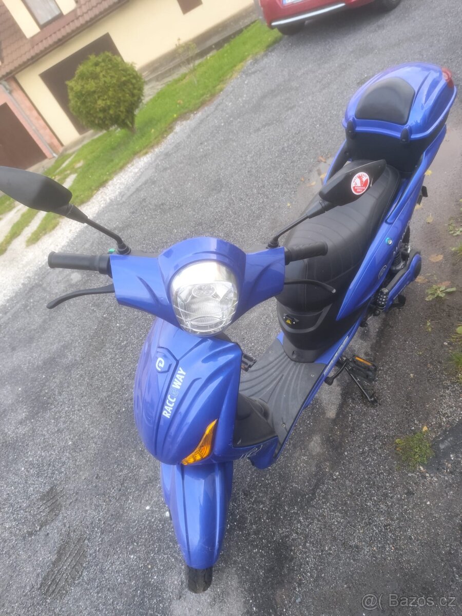 E-Moped Racceway - 2