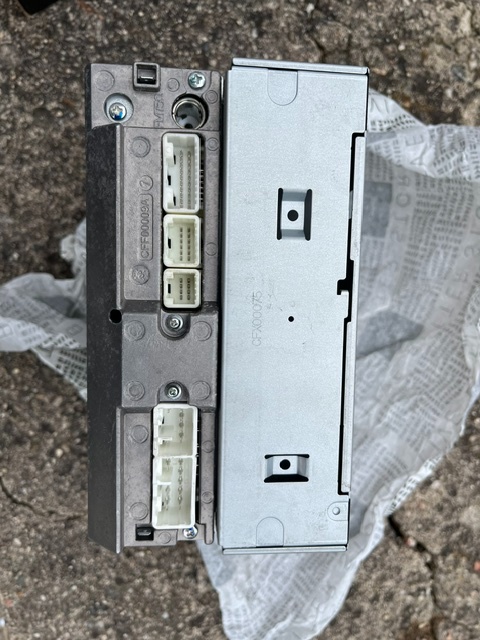 Autoradio a panel ovládání klima - 2