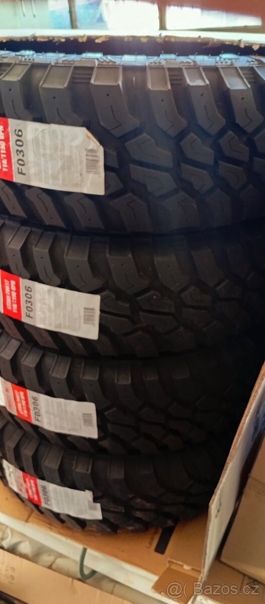 265/70 R17 pneum.cca 250km najeto,jako NOVÉ 4x4 M/T M+S