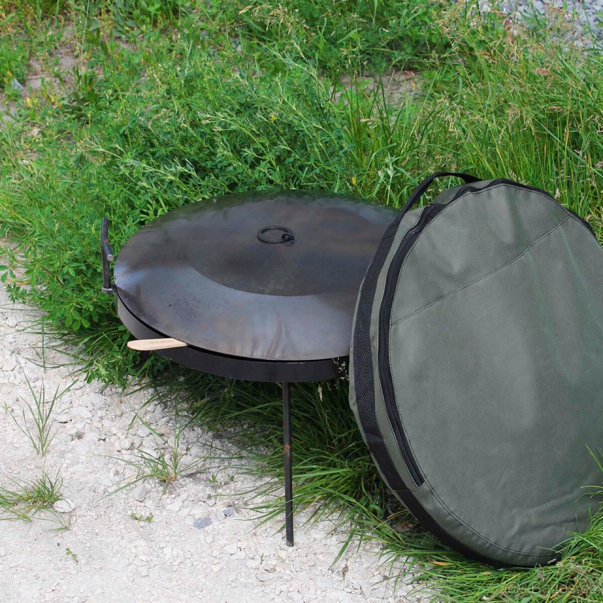 ZAHRADNÍ PÁNEV NA OHNIŠTĚ - 2