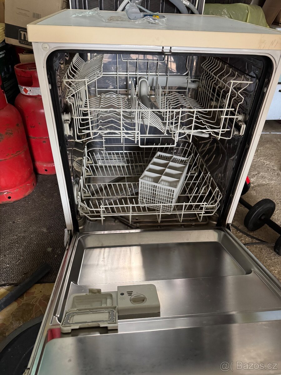 Myčka na nádobí zanussi - 2