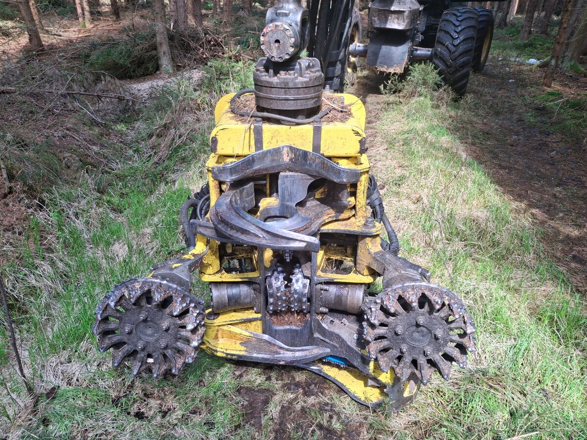 Prodám harvestor 770d - 2