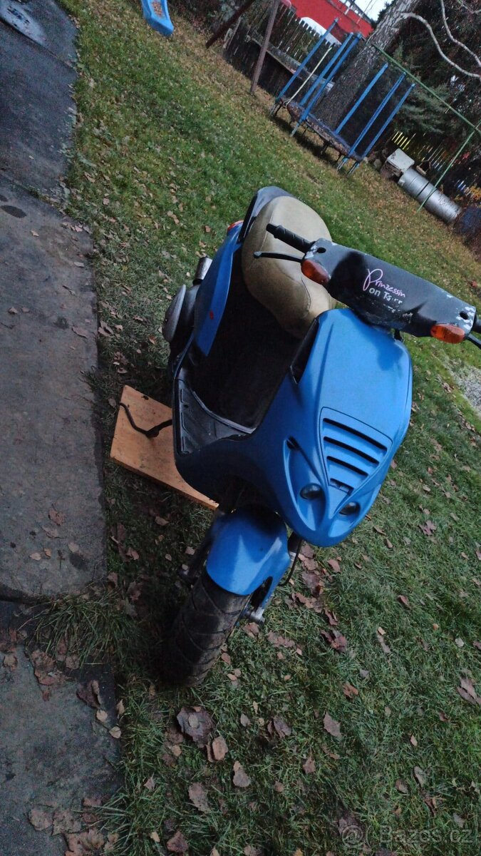 Skútr Piaggio energi 50 - 2