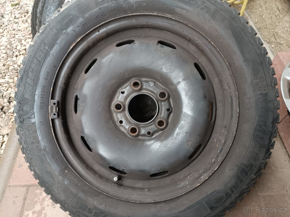 Prodám zimní kola s poklicema na Mini cooper 5,5 Jx15 H2 - 2