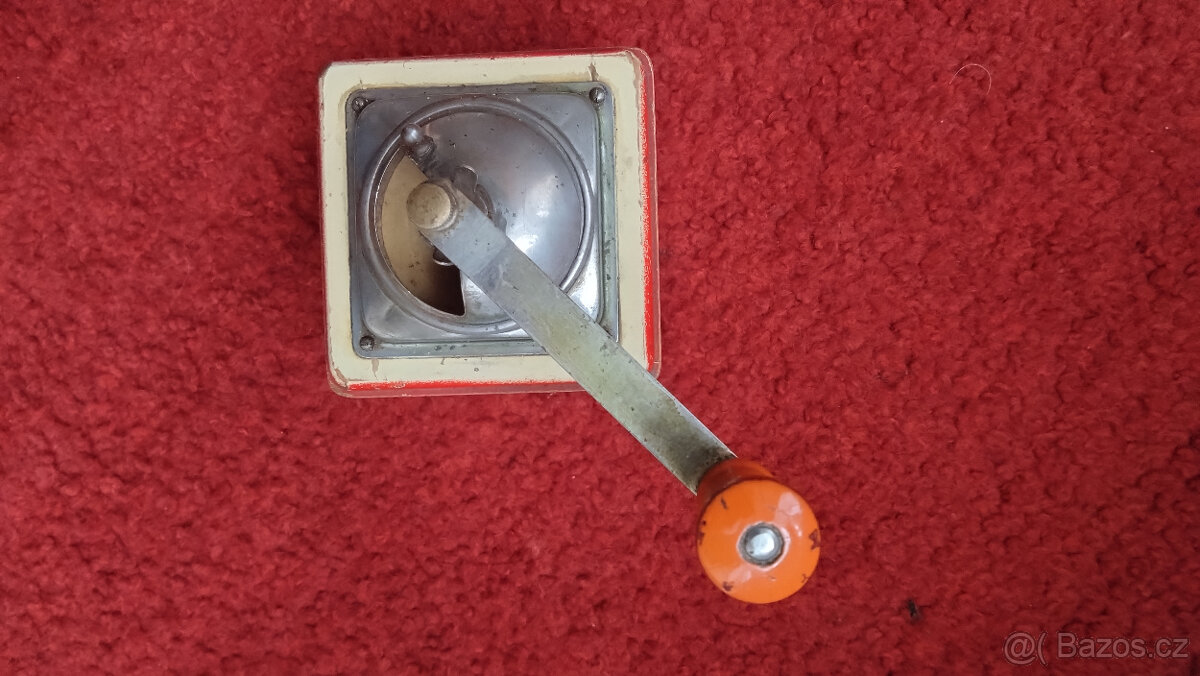 Starožitný mlýnek na kávu - 2