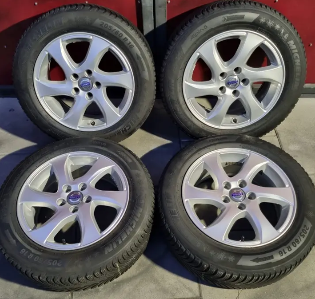 16"MÍRNĚ JETÁ ZIMNÍ OBUTÁ ALU KOLA 5x108 VOLVO V40 - 2