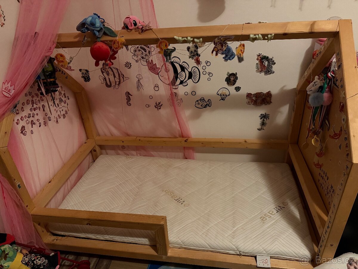 Domečková postel - masiv - 2