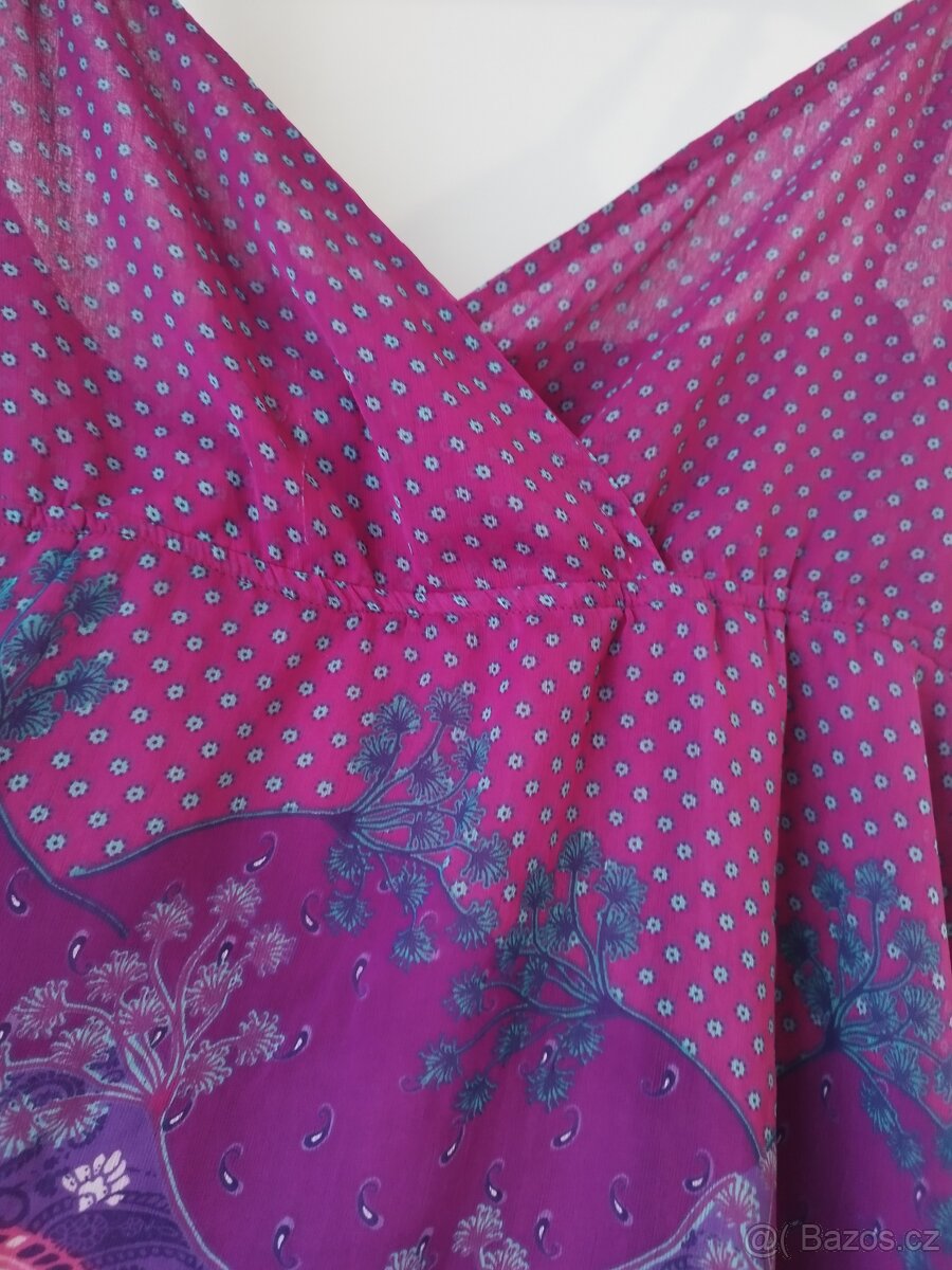 Delší tunika se zajímavým střihem - 2