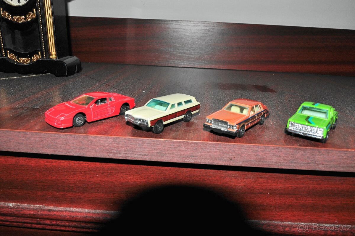 STARÉ AUTÍČKA, 8 KUSŮ - 2