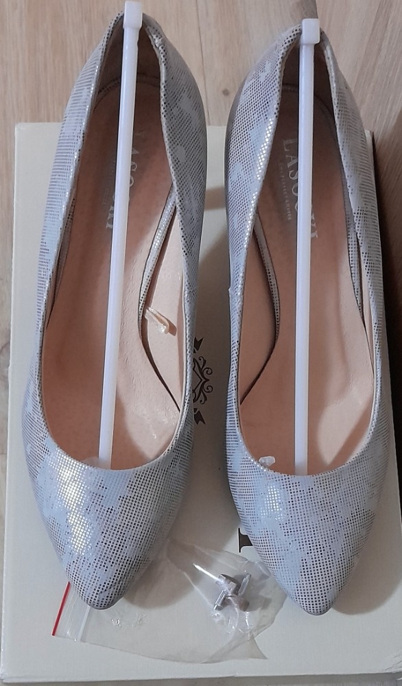 Kožené stříbrné lodičky Lasocki vel.37,5 - 2