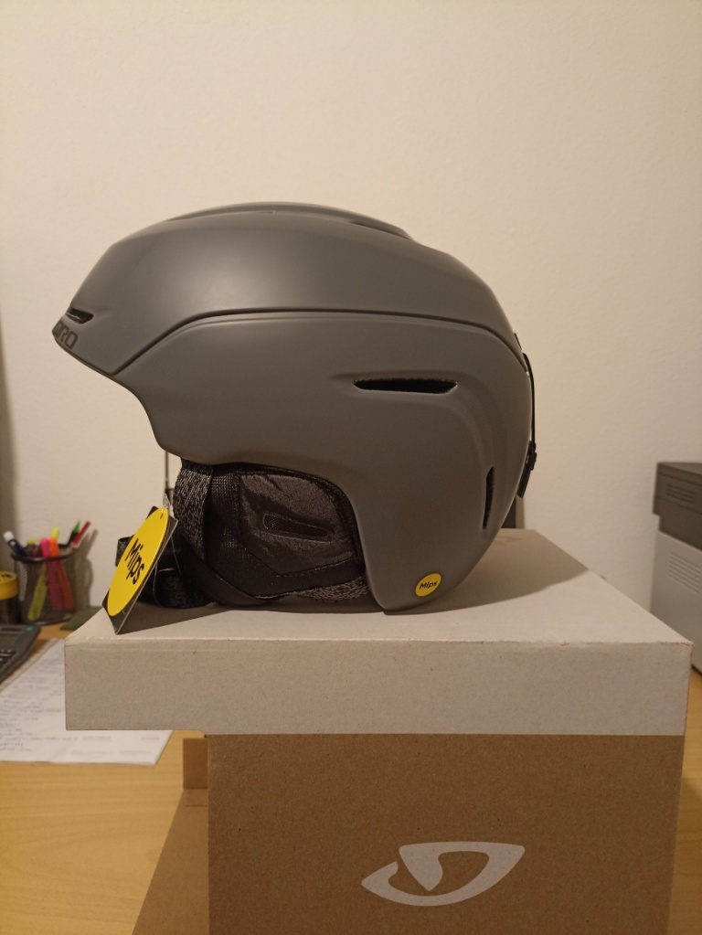 Lyžařská helma a brýle - 2