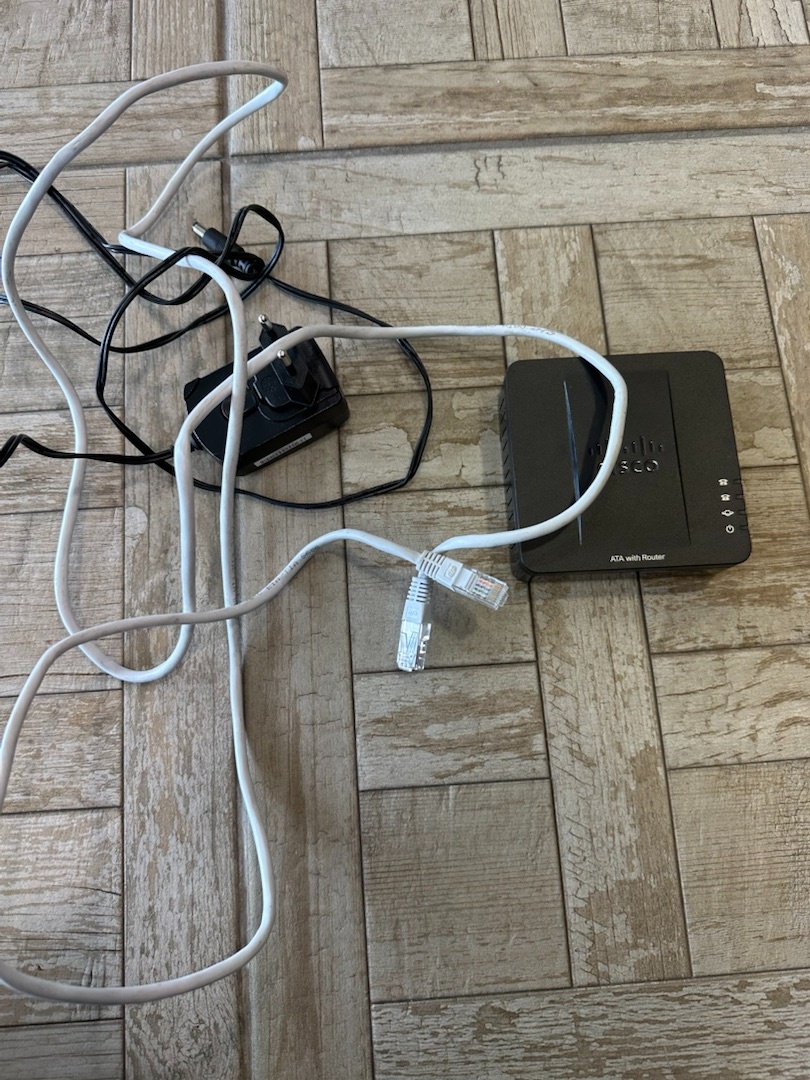 VoIP brána s routerem Cisco SPA122 - 2