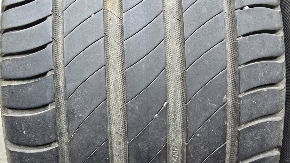 Letní pneu 235/45/18 Michelin - 2