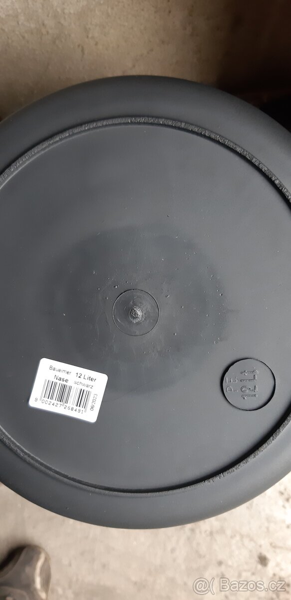 Kbelík plastový 12 litrů - 2