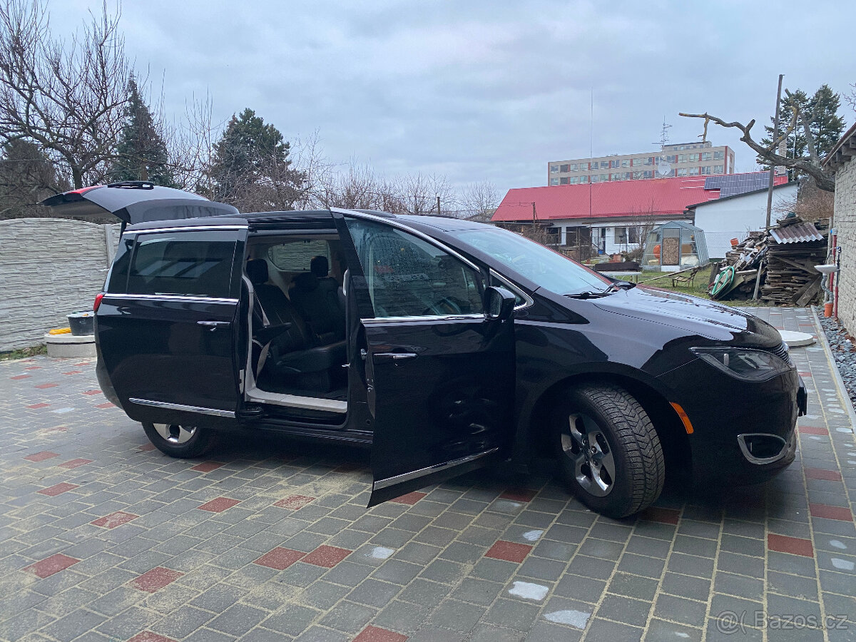 Chrysler Pacifica - 2