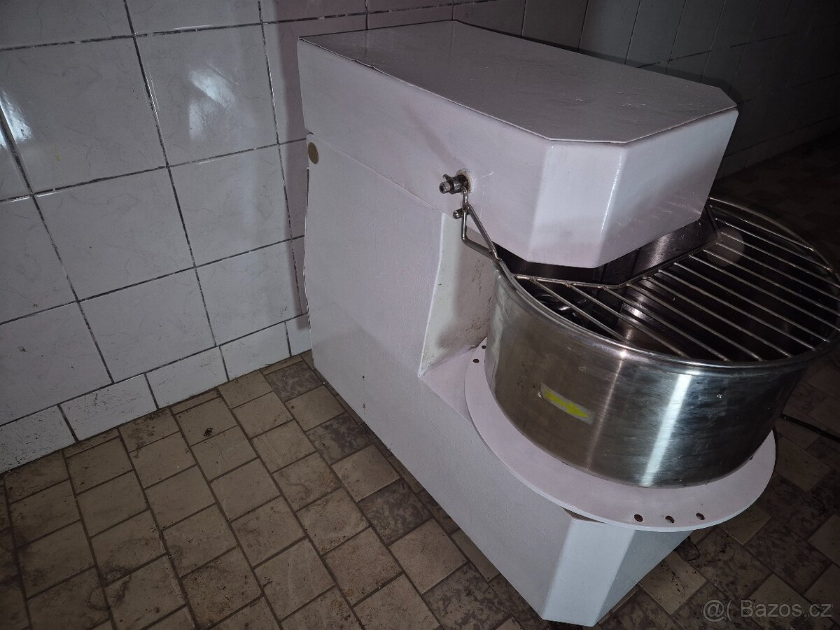 Hnětač těsta. Hnětací stroj. - 2