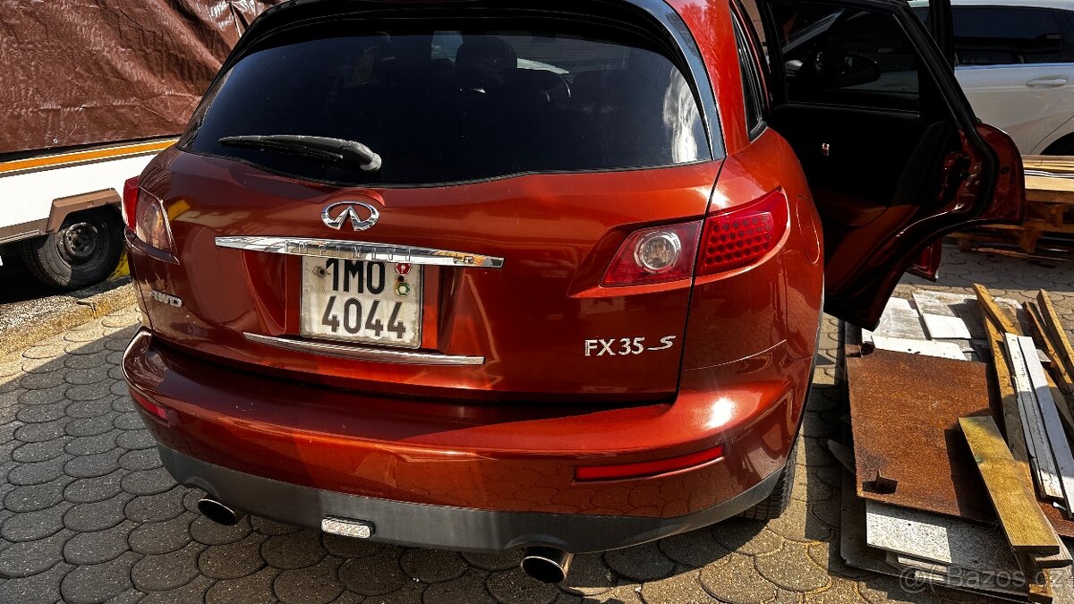 Infiniti FX35 4x4 Rezervace - 2