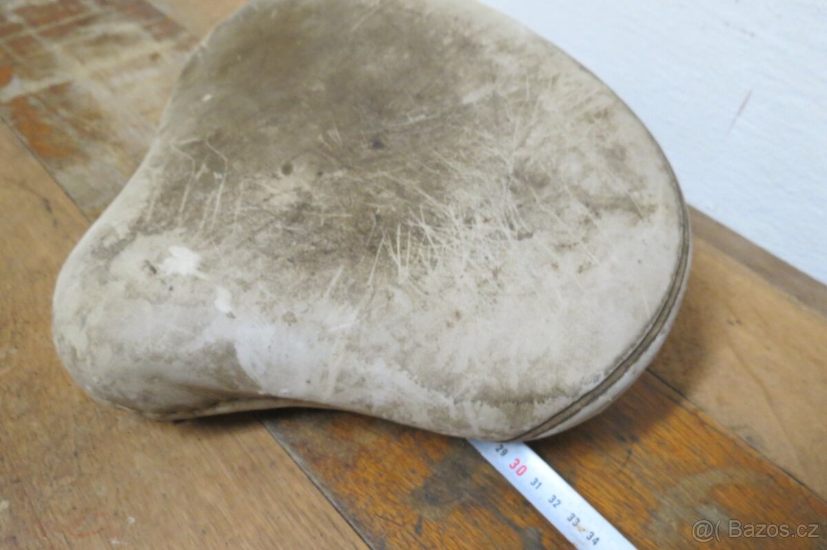 Sedlo ze starého motocyklu - 2