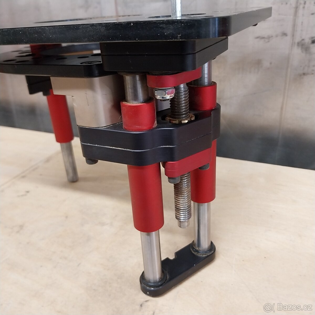 Zdvihací přípravek pro horní frézky - 2
