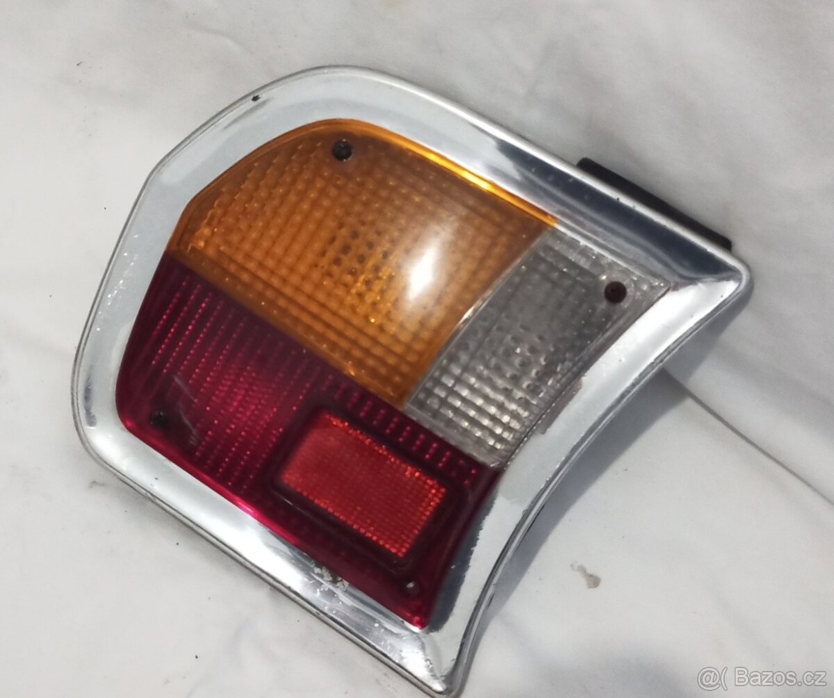 levé zadní světlo Peugeot 504 - 2