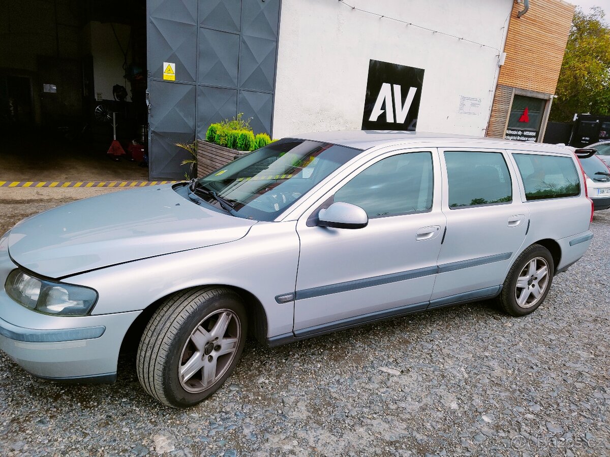 Volvo V70 AWD D5 120kw- Náhradní díly - 2