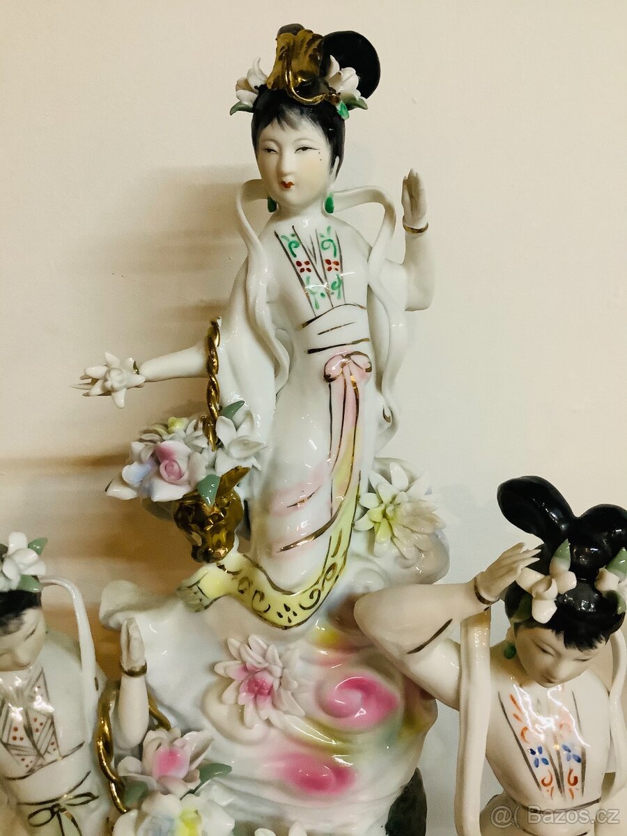 Staré porcelánové sousoší Asie - 2