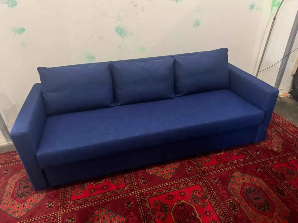 Kvalitní tmave modrá Rozkládací pohovka Ikea zn. Frieheten - 2
