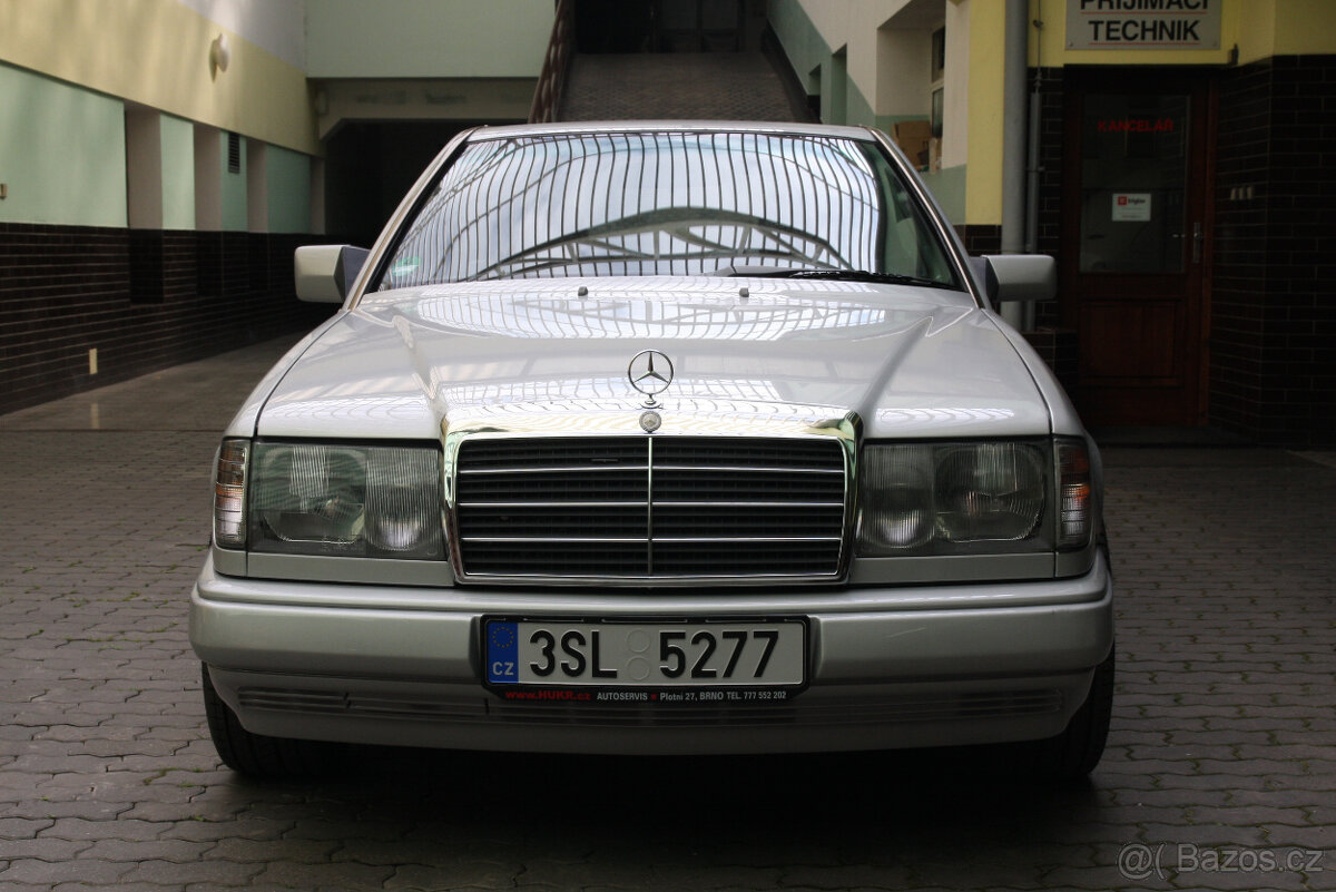 Mercedes-Benz 124 300 CE - 2