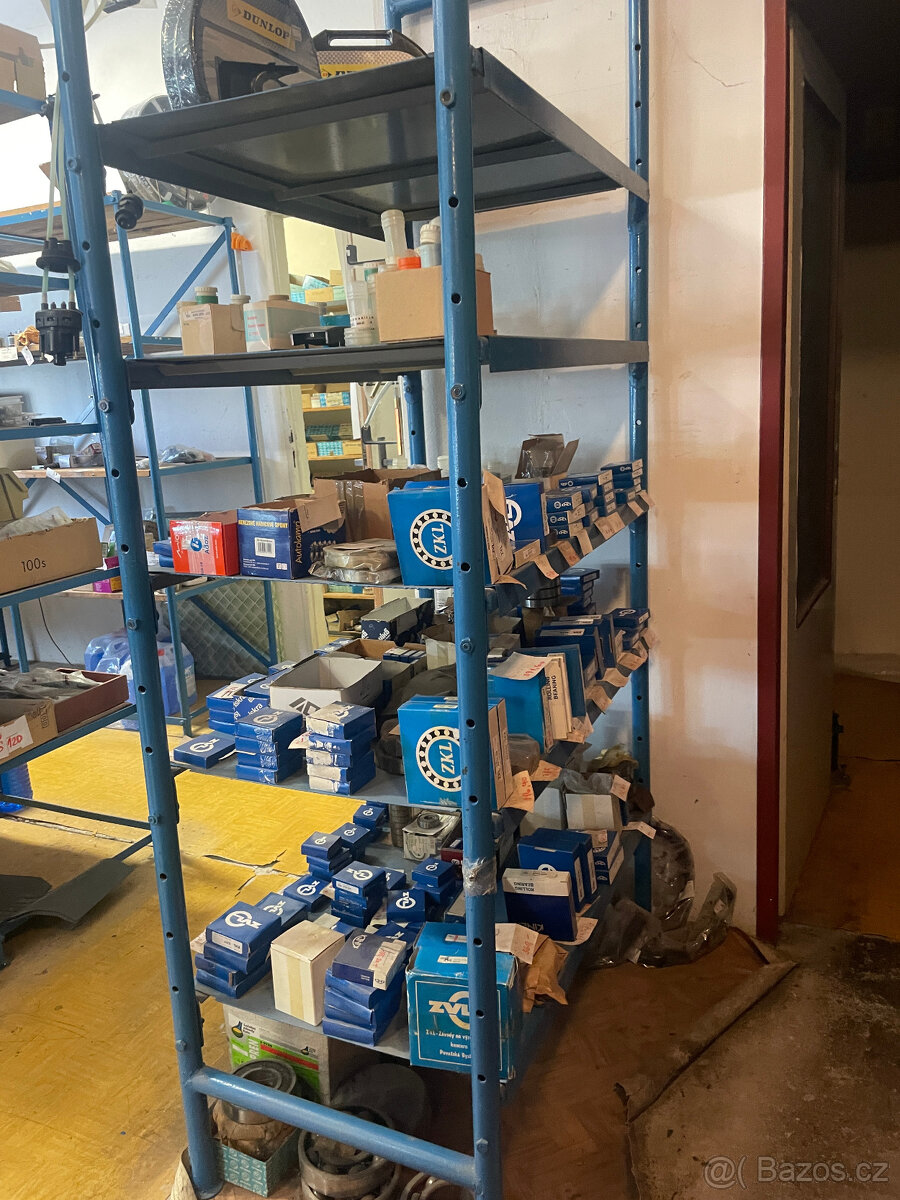 Prodám vybavení obchodu: regály, pulty - 2
