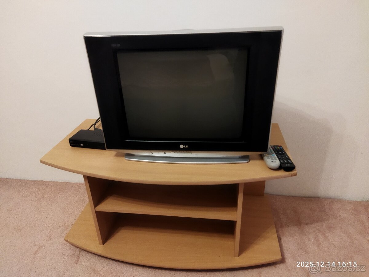Prodám televizi i se stolkem - 2