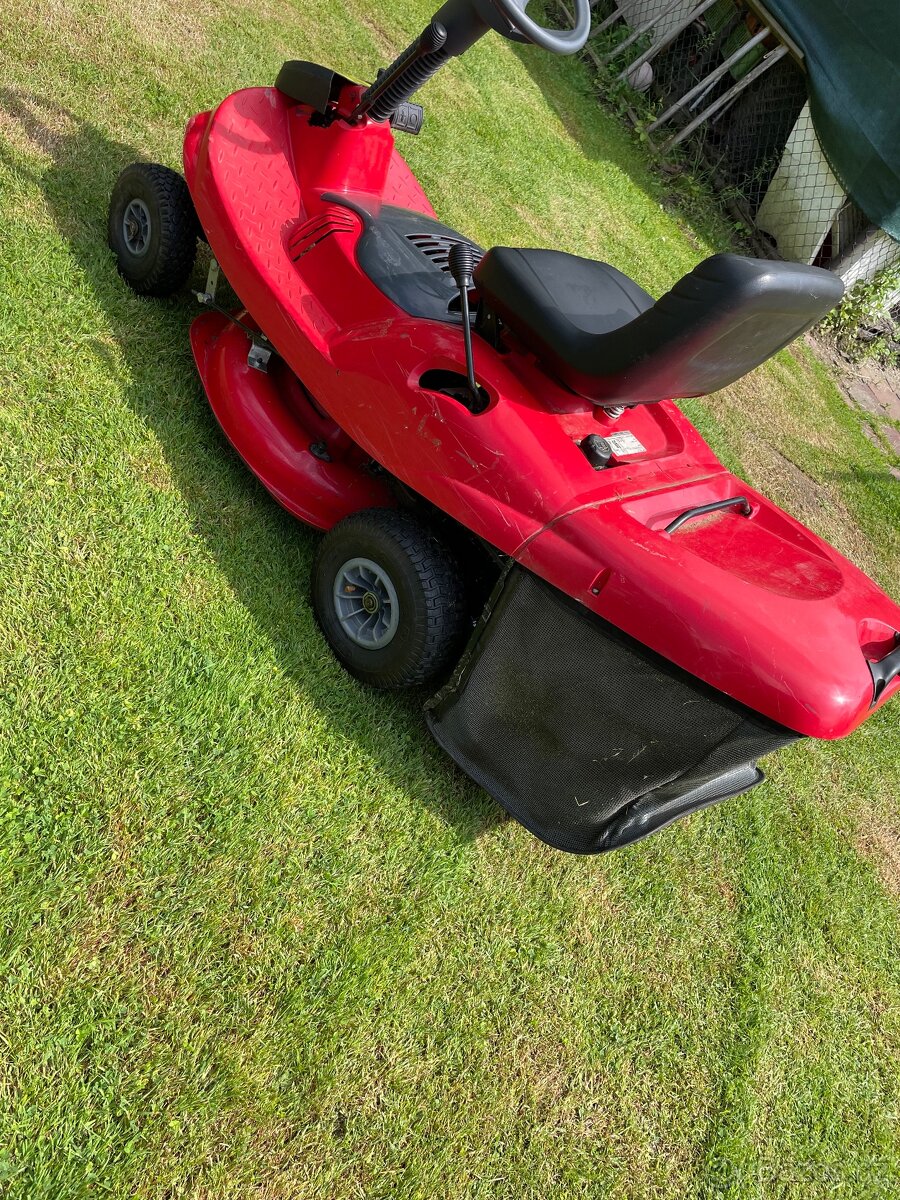 Zahradní traktůrek xe80 - 2