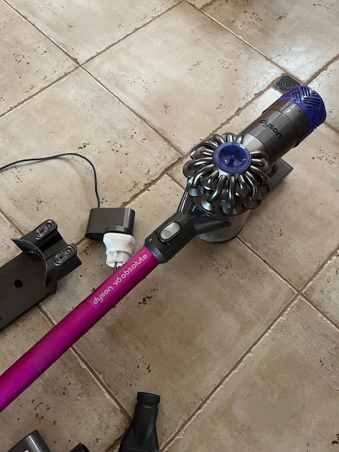 Prodám Dyson V6 absolute - 2