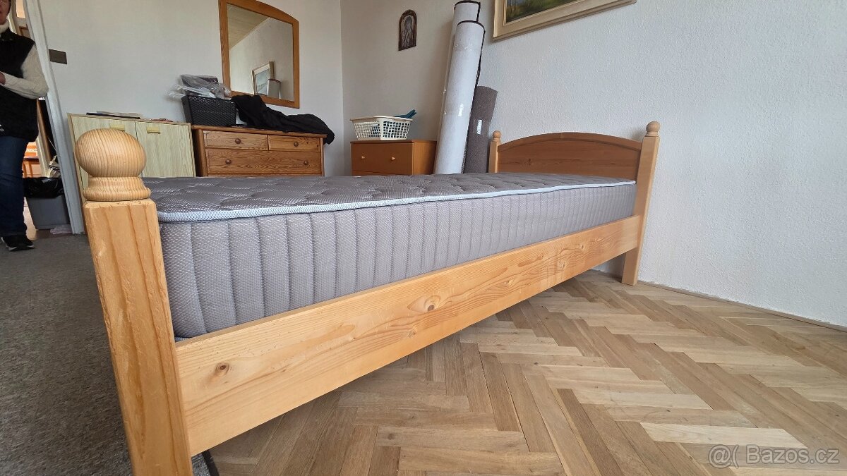 Pprodám dřevěnou postel - 2