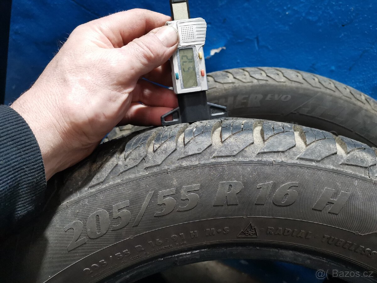 Pneu 205/55R16 - 2