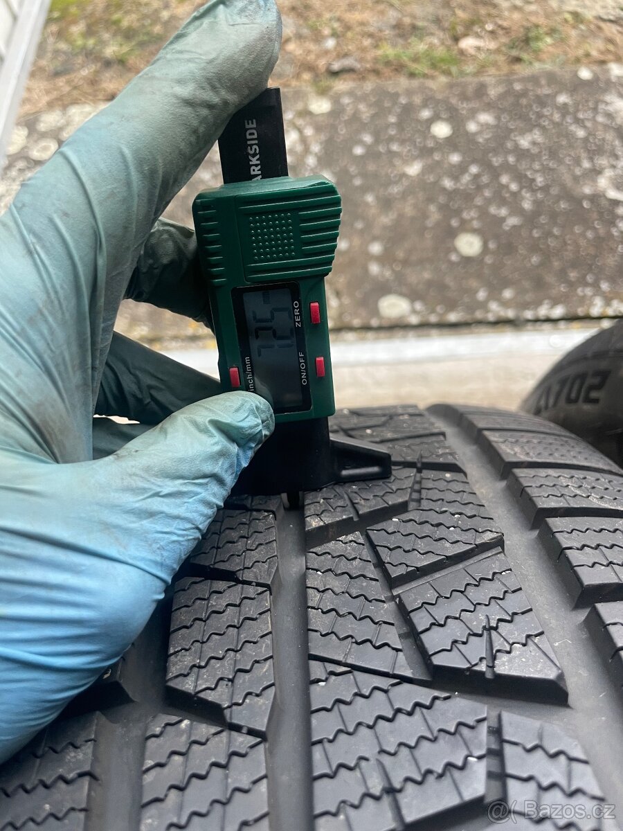 Zimní pneu 225/45/19 - 2
