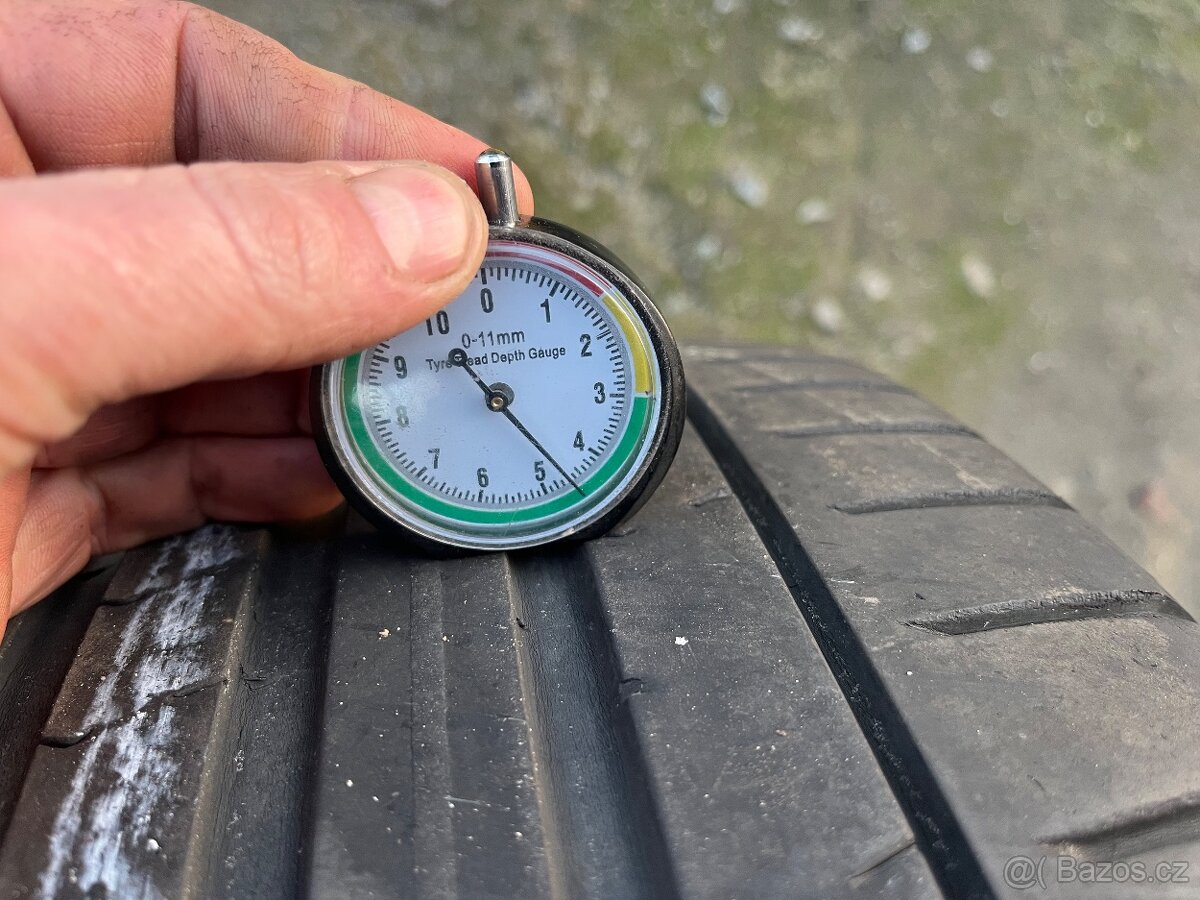 Pneu 245/40/21 - 2