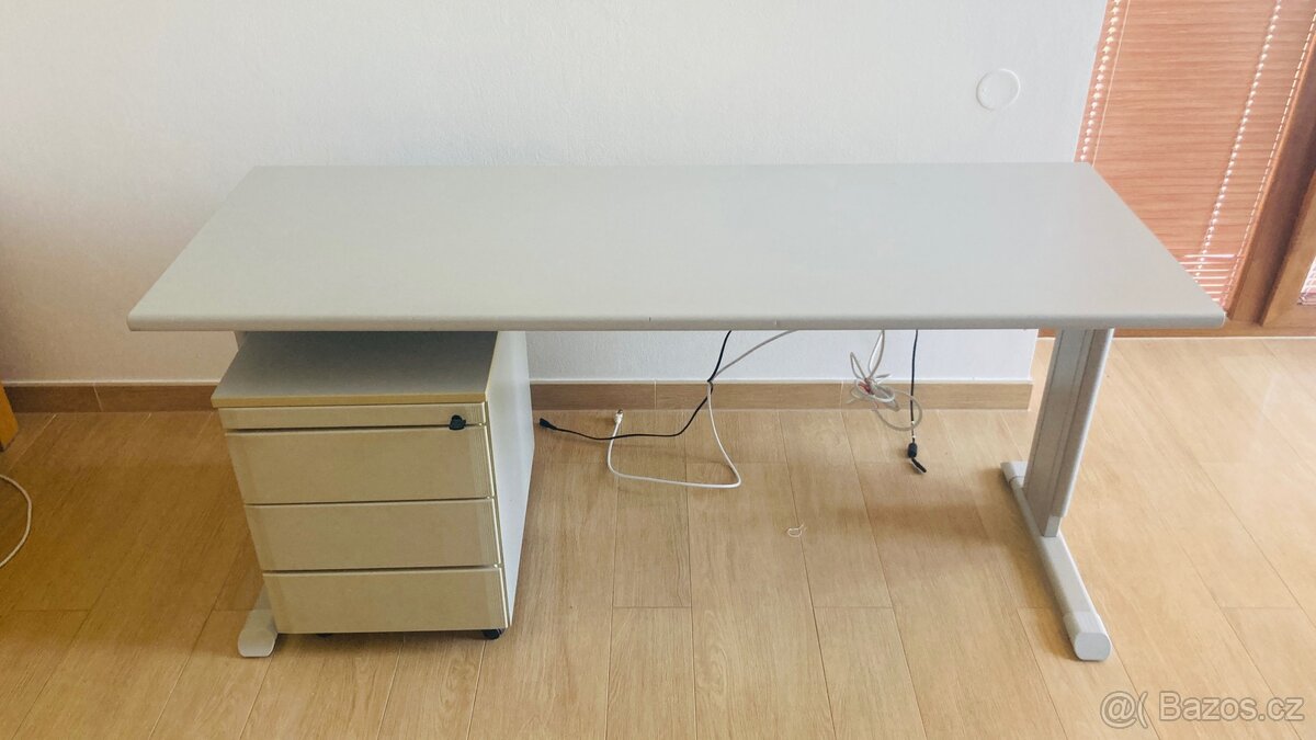 Psaci stul + kontejner - 2