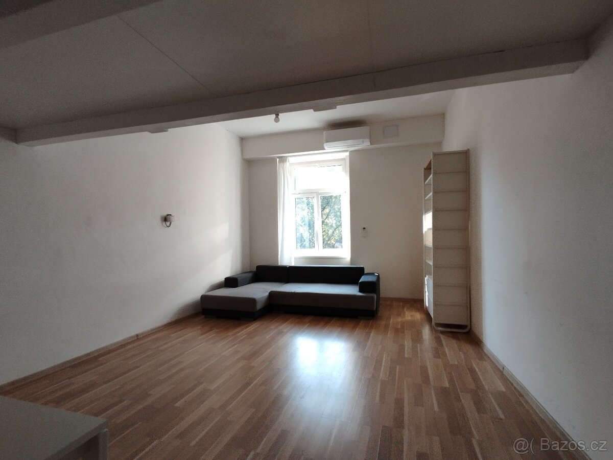 Pronájem bytu 1+1 34 m² – pohled 2